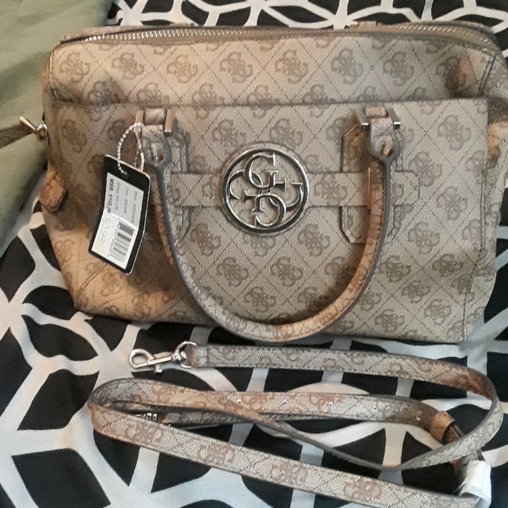 Guess - Picture 1 of 3